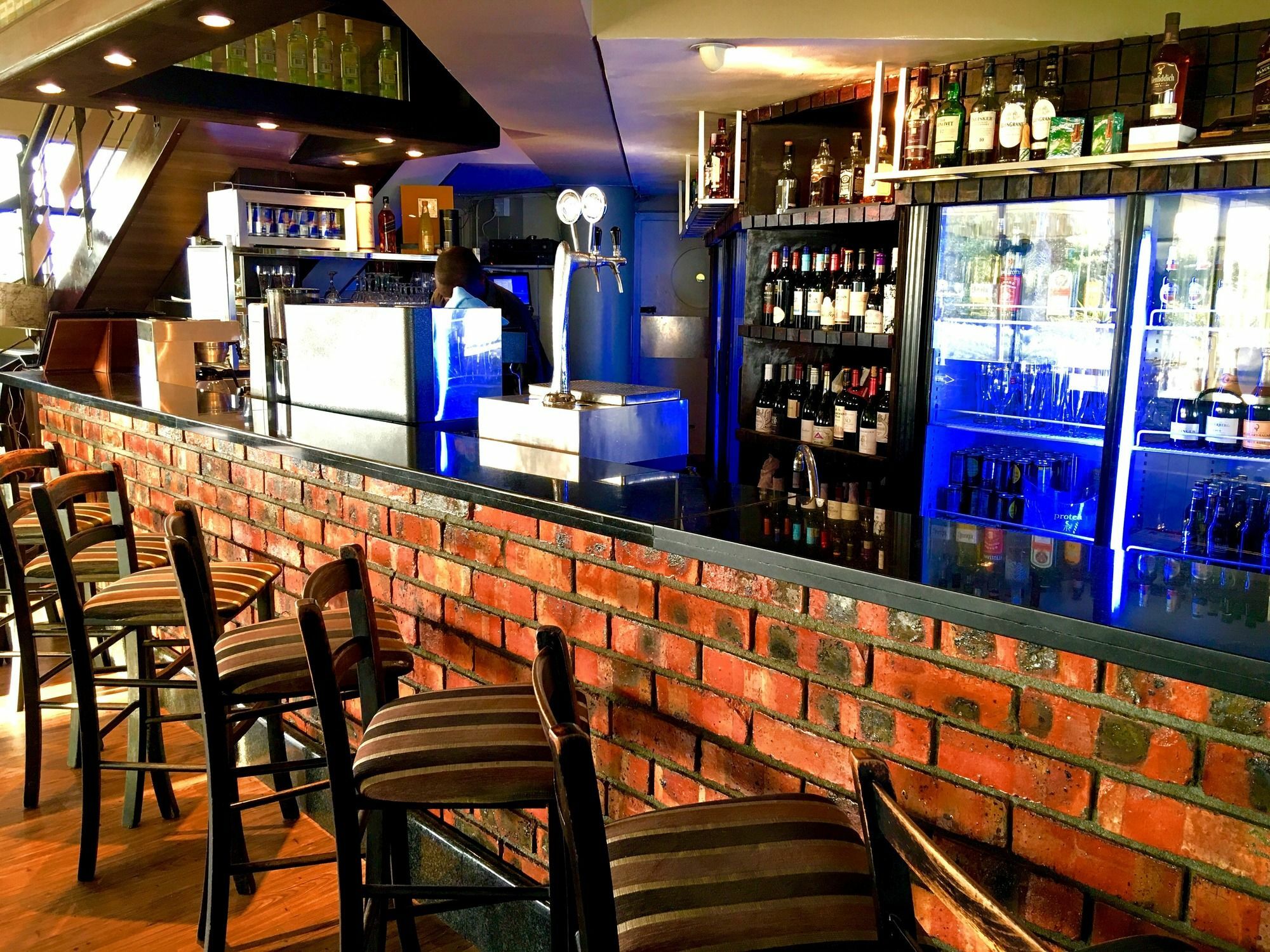 Dolphin Beach Hotel Self Catering Apartments Bloubergstrand Exterior foto